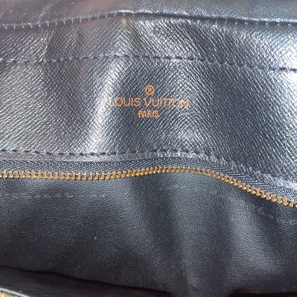 Authentic Louis Vuitton Epi briefcase - Picture 10 of 11